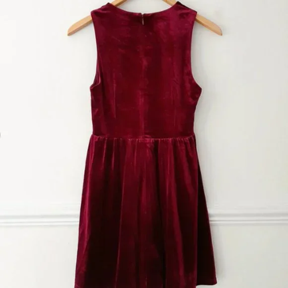 NWT Urban Outfitters Lucca size small gorgeous burgundy velvety mini dress - Picture 4 of 5